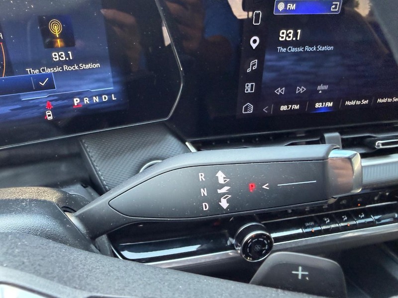 Chevrolet Equinox Vehicle Full-screen Gallery Image 14