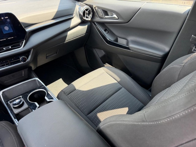 Chevrolet Equinox Vehicle Full-screen Gallery Image 17