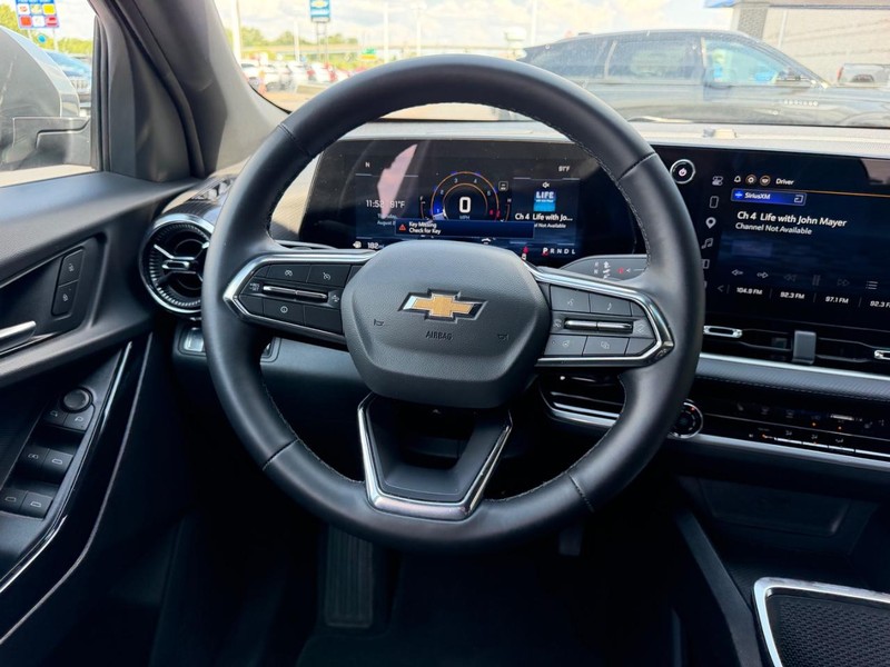 Chevrolet Equinox Vehicle Full-screen Gallery Image 11