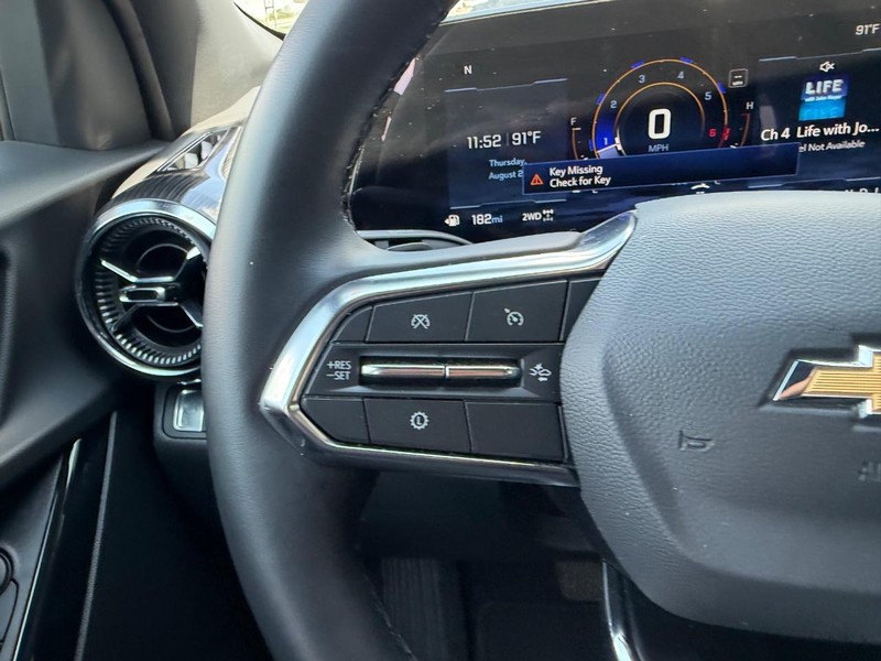 Chevrolet Equinox Vehicle Full-screen Gallery Image 12