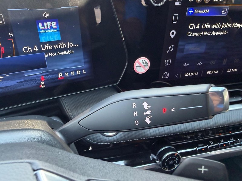 Chevrolet Equinox Vehicle Full-screen Gallery Image 14