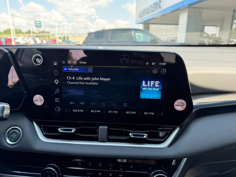 Chevrolet Equinox Vehicle Full-screen Gallery Image 15