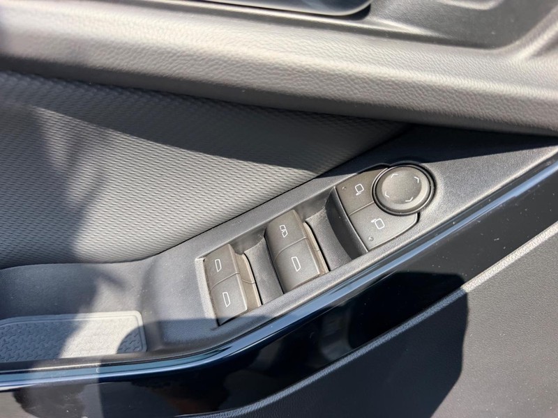 Chevrolet Equinox Vehicle Full-screen Gallery Image 18