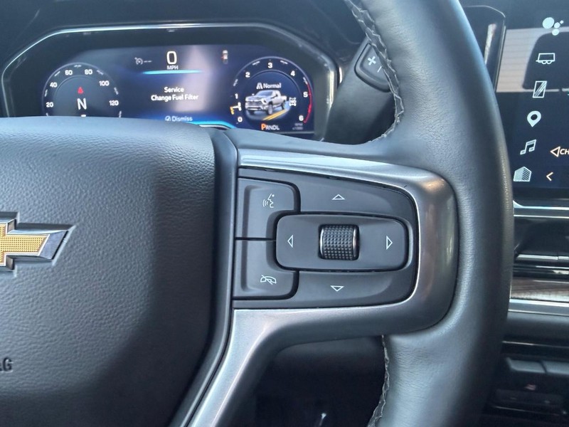 Chevrolet Silverado 2500HD Vehicle Full-screen Gallery Image 13