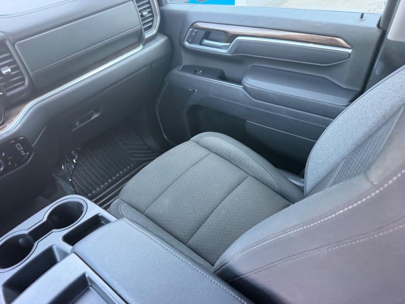 Chevrolet Silverado 2500HD Vehicle Full-screen Gallery Image 16