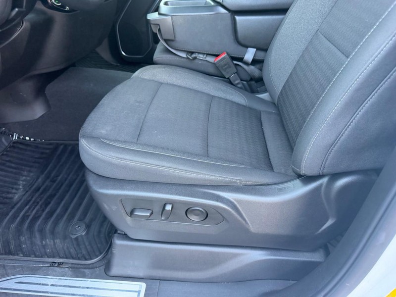 Chevrolet Silverado 2500HD Vehicle Full-screen Gallery Image 18