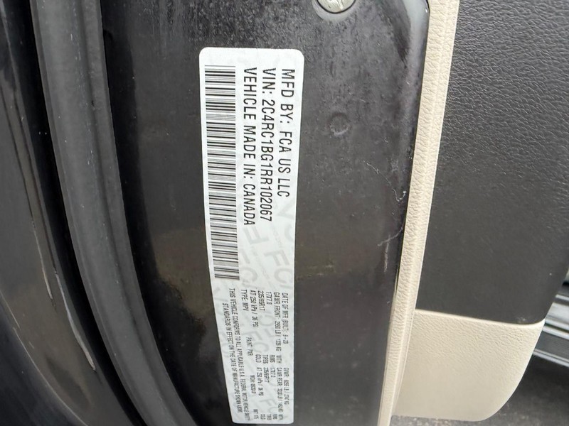 Chrysler Pacifica Vehicle Full-screen Gallery Image 26