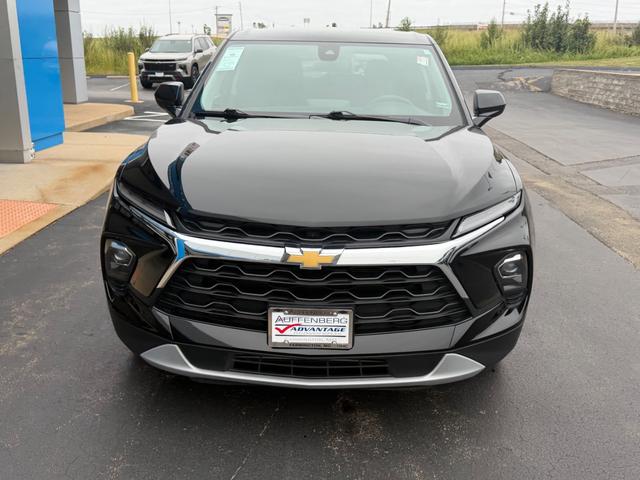 Chevrolet Blazer Vehicle Full-screen Gallery Image 03