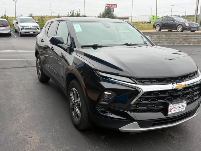 Chevrolet Blazer Vehicle Full-screen Gallery Image 04