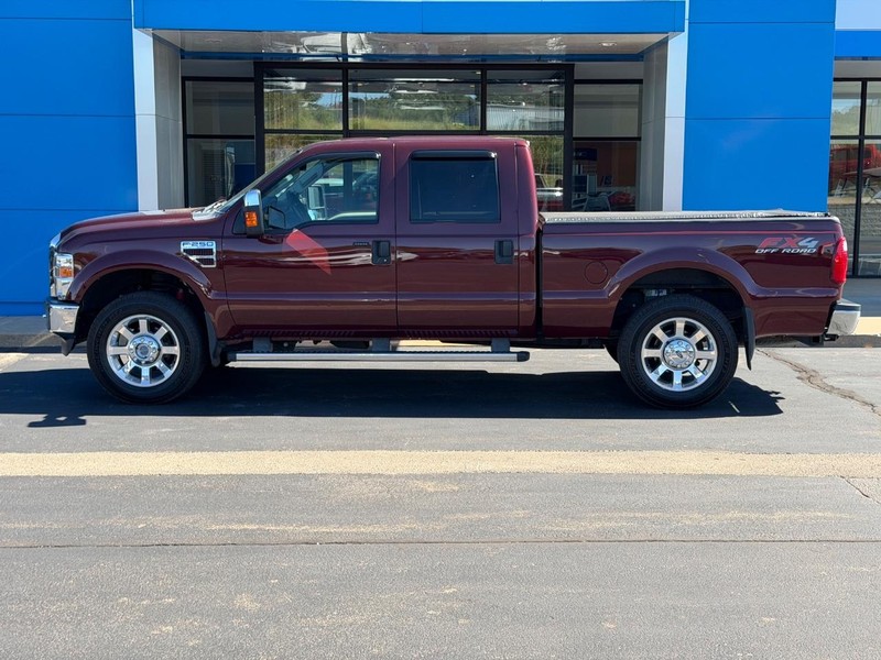 Ford Super Duty F-250 SRW Vehicle Full-screen Gallery Image 01