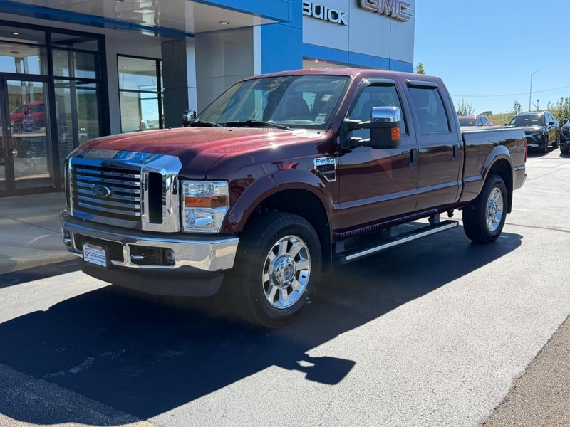 Ford Super Duty F-250 SRW Vehicle Full-screen Gallery Image 02