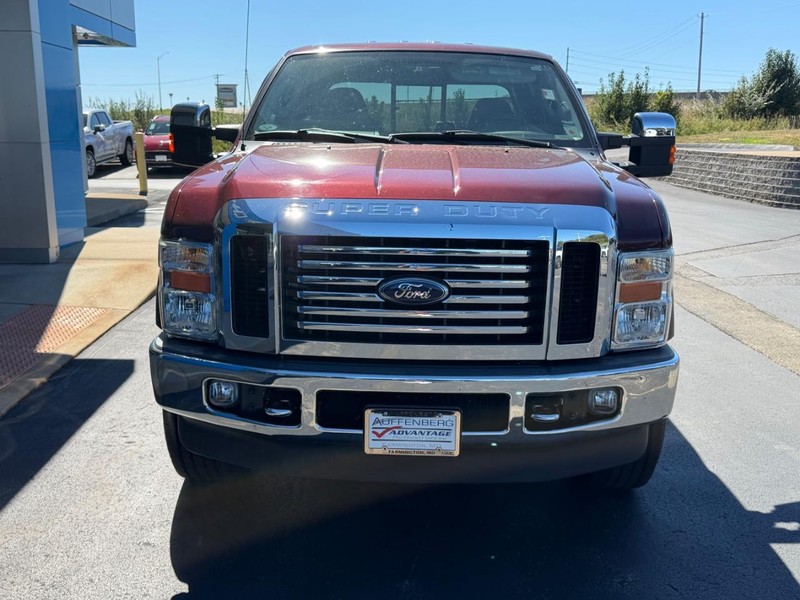 Ford Super Duty F-250 SRW Vehicle Full-screen Gallery Image 03