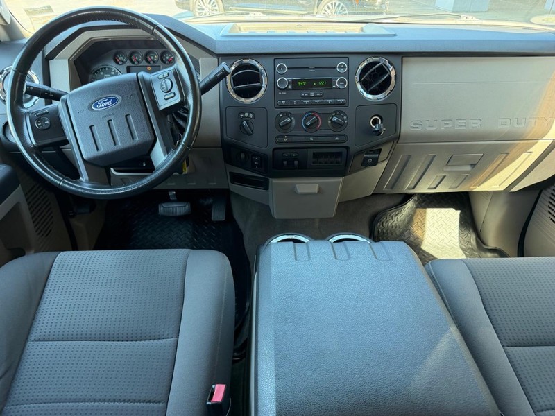Ford Super Duty F-250 SRW Vehicle Full-screen Gallery Image 10