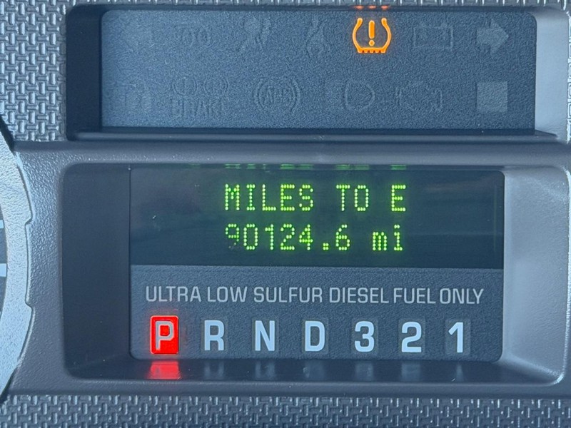 Ford Super Duty F-250 SRW Vehicle Full-screen Gallery Image 19