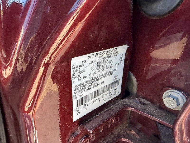 Ford Super Duty F-250 SRW Vehicle Full-screen Gallery Image 21