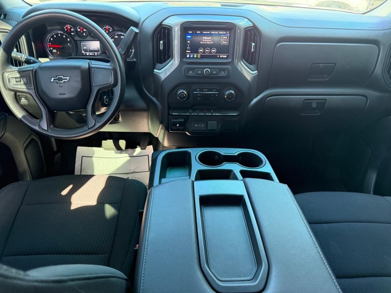 Chevrolet Silverado 1500 Vehicle Full-screen Gallery Image 10