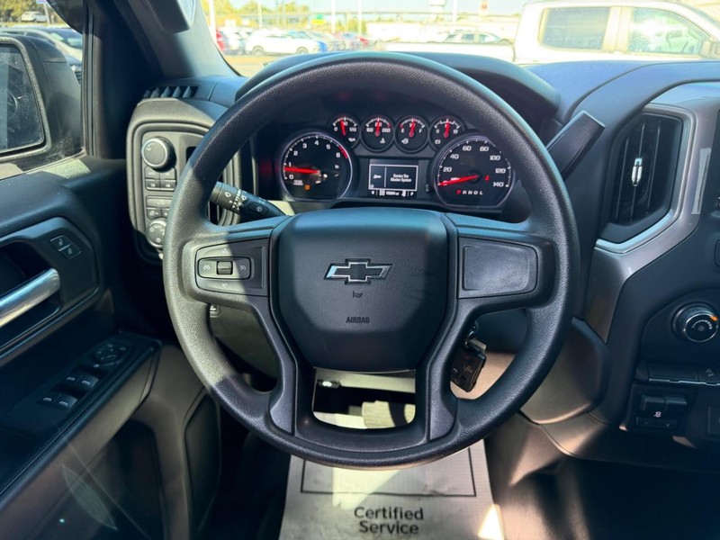 Chevrolet Silverado 1500 Vehicle Full-screen Gallery Image 11
