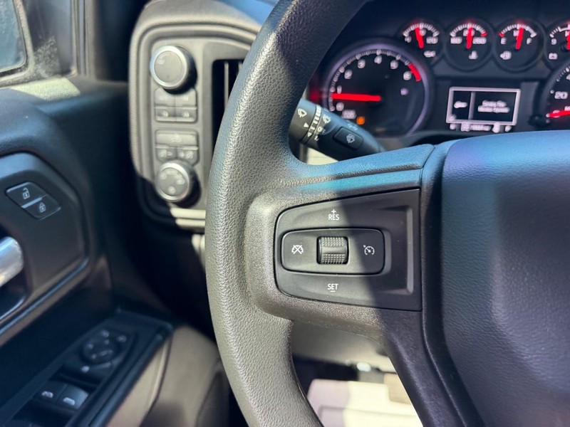 Chevrolet Silverado 1500 Vehicle Full-screen Gallery Image 12