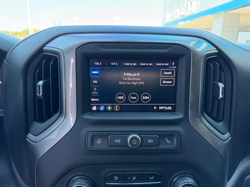 Chevrolet Silverado 1500 Vehicle Full-screen Gallery Image 13