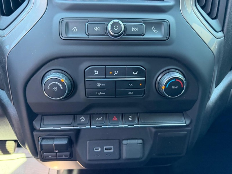 Chevrolet Silverado 1500 Vehicle Full-screen Gallery Image 14