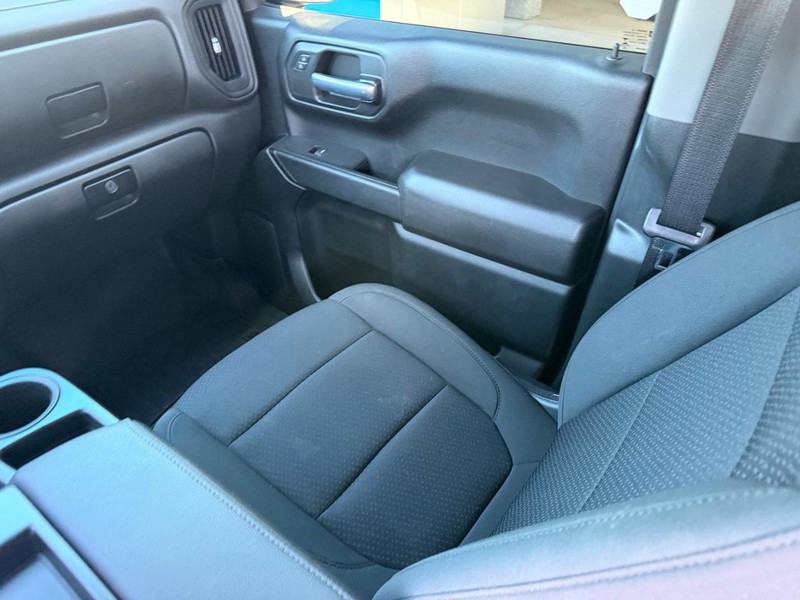 Chevrolet Silverado 1500 Vehicle Full-screen Gallery Image 15