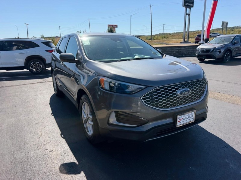 Ford Edge Vehicle Full-screen Gallery Image 04