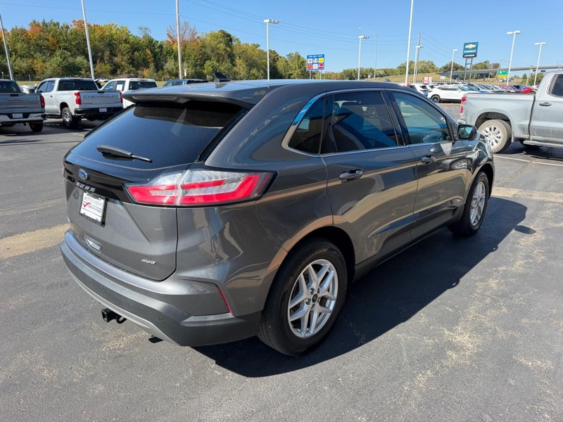 Ford Edge Vehicle Full-screen Gallery Image 05
