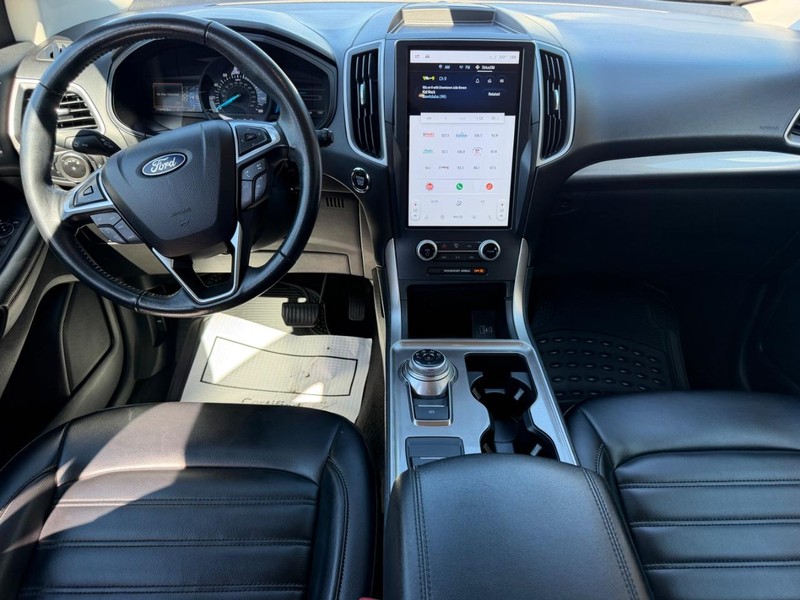 Ford Edge Vehicle Full-screen Gallery Image 10