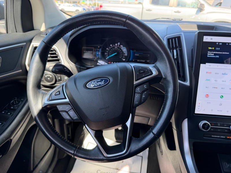 Ford Edge Vehicle Full-screen Gallery Image 11