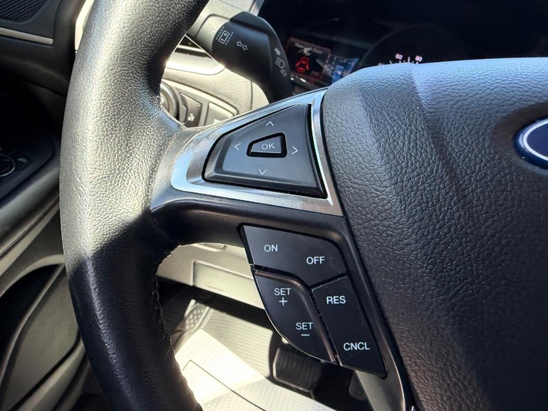 Ford Edge Vehicle Full-screen Gallery Image 12