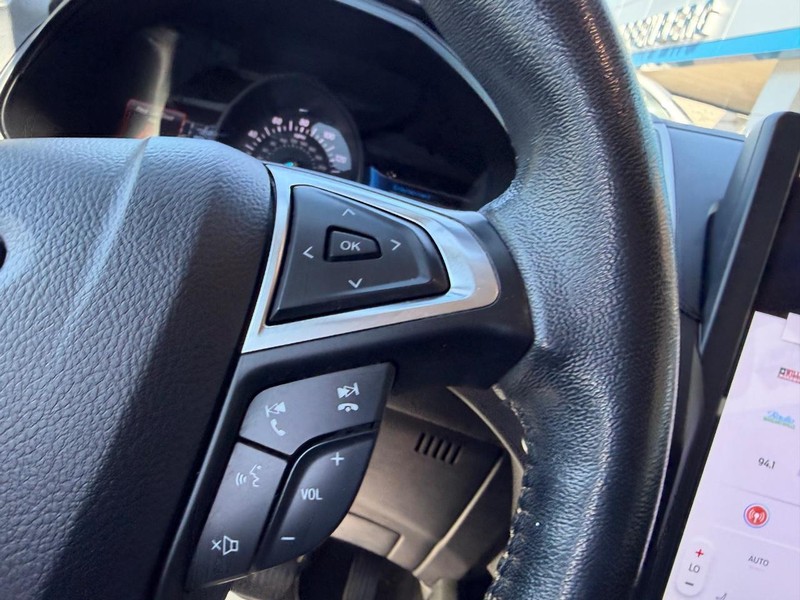 Ford Edge Vehicle Full-screen Gallery Image 13