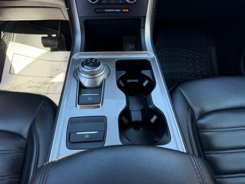 Ford Edge Vehicle Full-screen Gallery Image 16