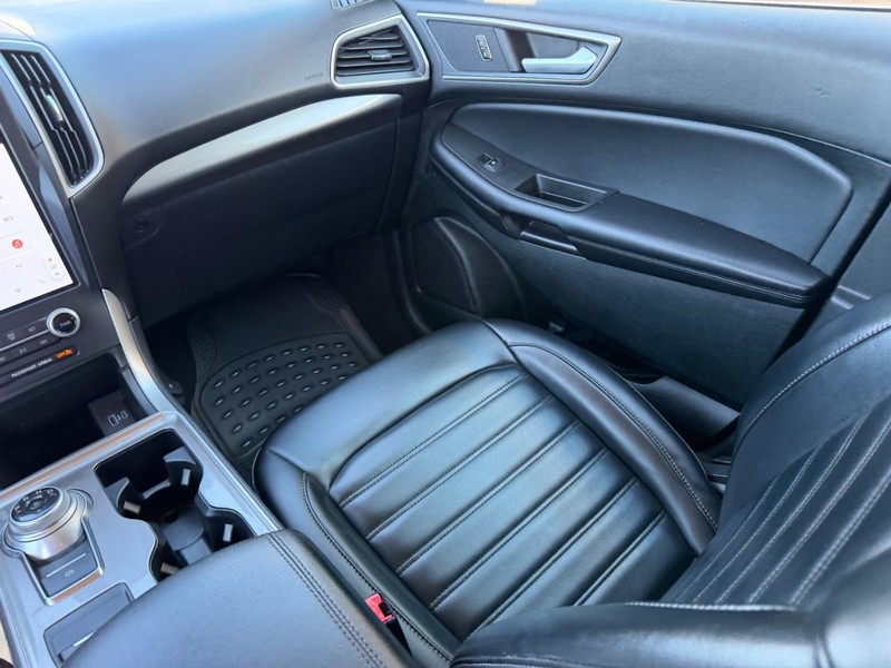 Ford Edge Vehicle Full-screen Gallery Image 17