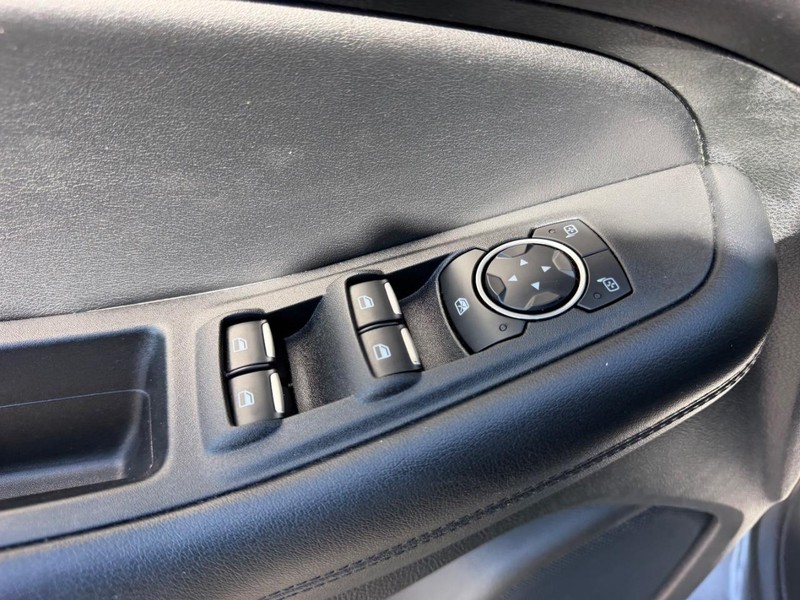 Ford Edge Vehicle Full-screen Gallery Image 18