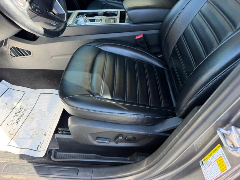 Ford Edge Vehicle Full-screen Gallery Image 19