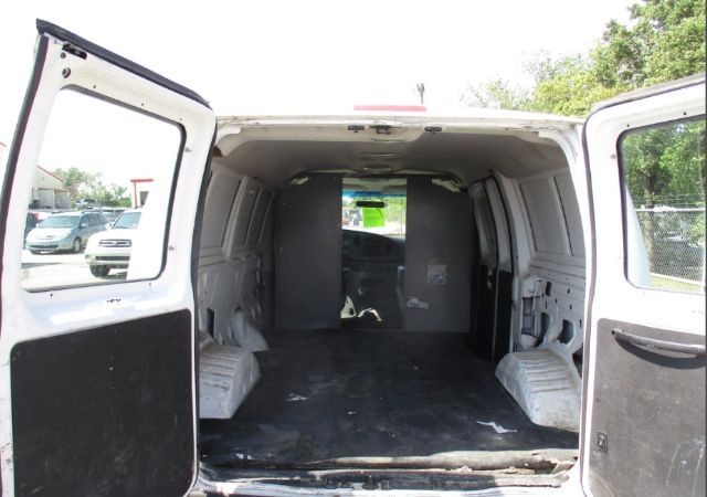 Ford Econoline Cargo Van Vehicle Image 08