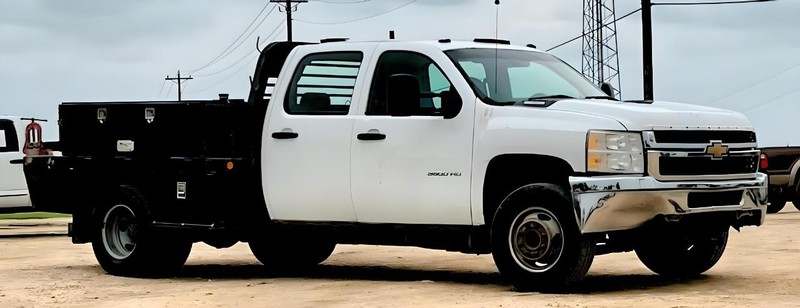 Chevrolet Silverado 3500HD Vehicle Image 02