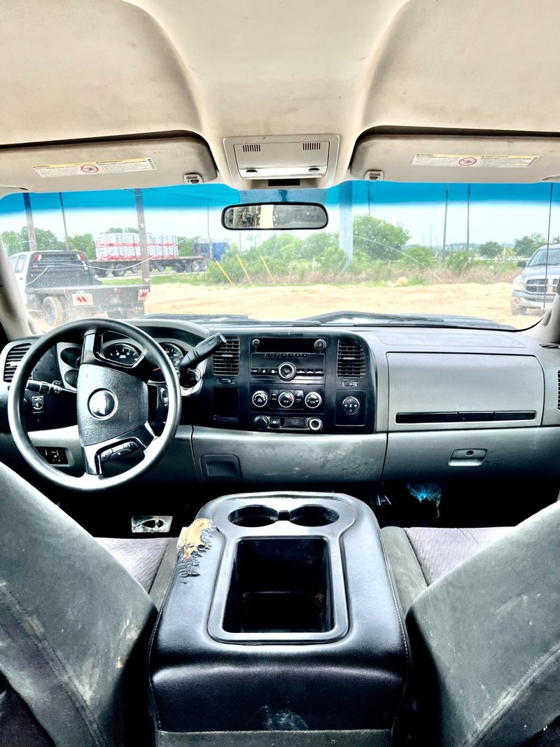 Chevrolet Silverado 3500HD Vehicle Image 10