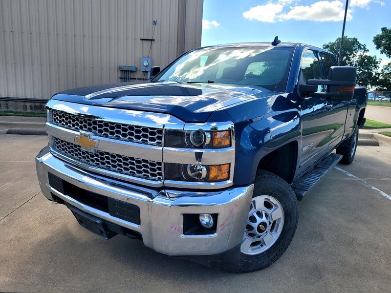 Chevrolet Silverado 2500HD Vehicle Full-screen Gallery Image 01