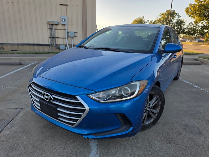 Hyundai Elantra Vehicle Full-screen Gallery Image 01