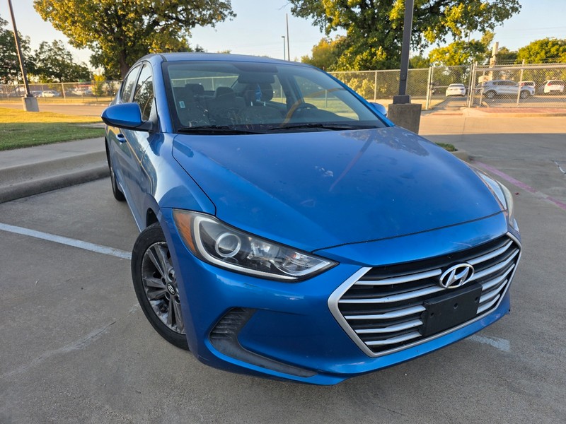 Hyundai Elantra Vehicle Full-screen Gallery Image 02