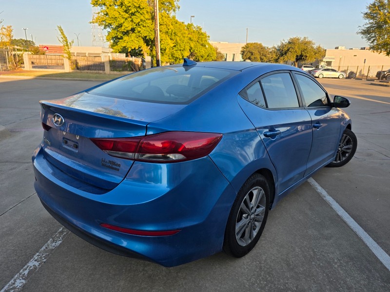 Hyundai Elantra Vehicle Full-screen Gallery Image 03