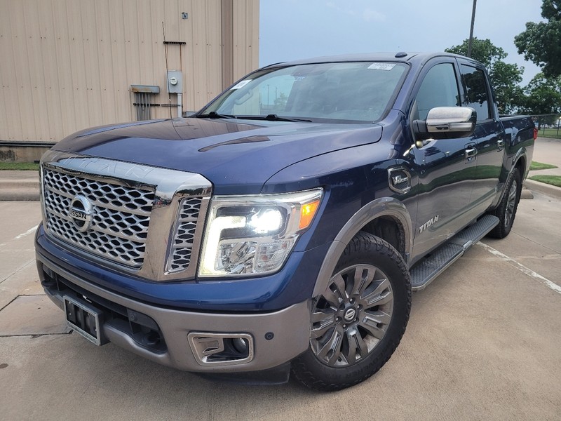 Nissan Titan Vehicle Full-screen Gallery Image 02