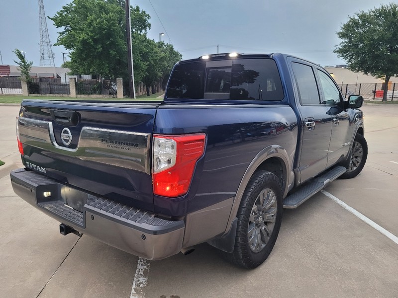 Nissan Titan Vehicle Full-screen Gallery Image 03