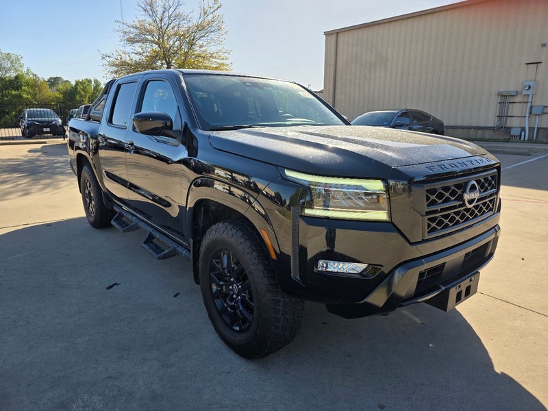 Nissan Frontier Vehicle Full-screen Gallery Image 03