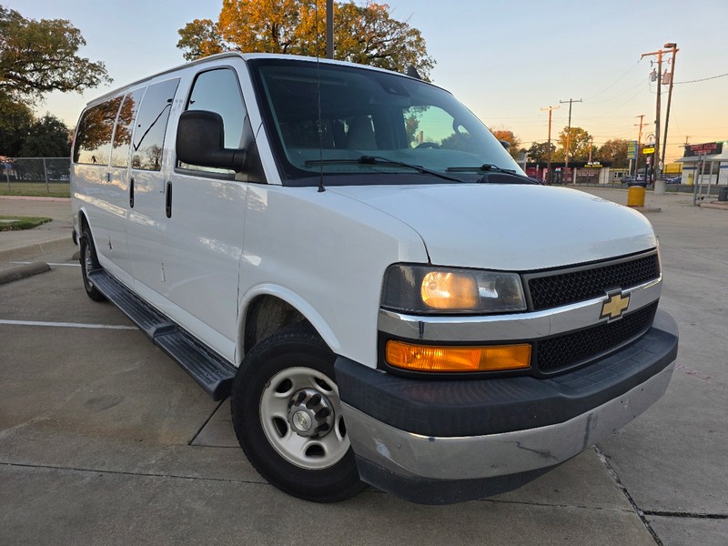 Chevrolet Express Passenger Vehicle Full-screen Gallery Image 03