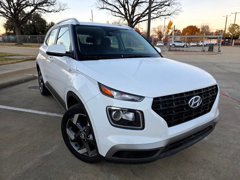 Hyundai Venue Vehicle Full-screen Gallery Image 03