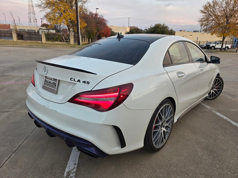 Mercedes-Benz CLA Vehicle Full-screen Gallery Image 02
