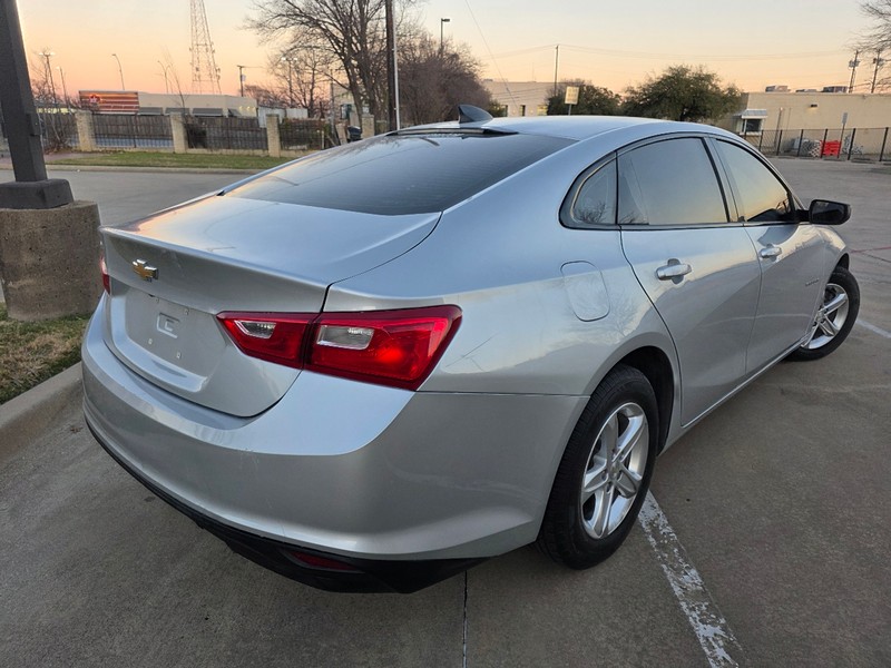 Chevrolet Malibu Vehicle Full-screen Gallery Image 02