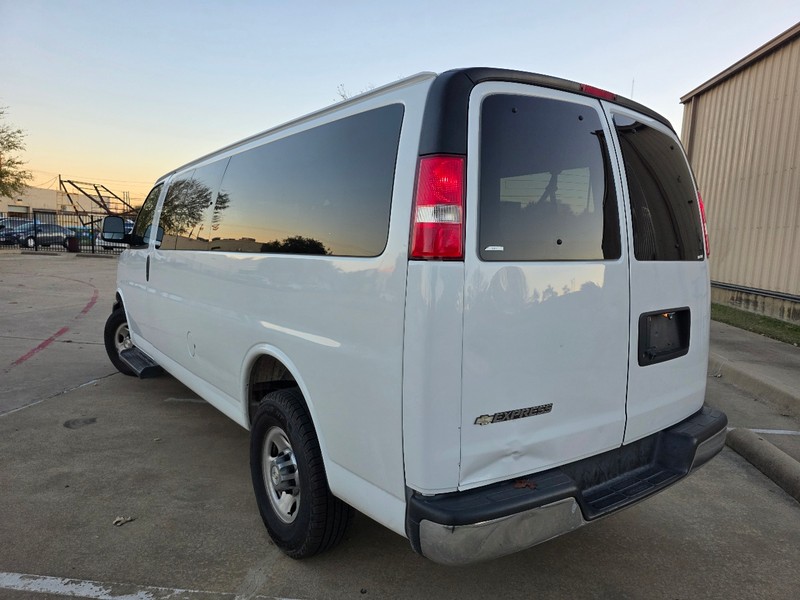 Chevrolet Express Passenger Vehicle Full-screen Gallery Image 03